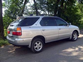 1999 Nissan R~nessa Pictures