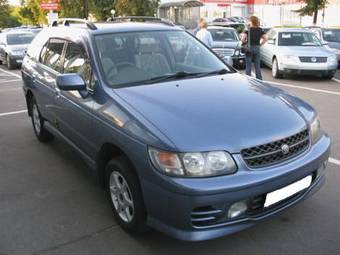 1999 Nissan R~nessa Images