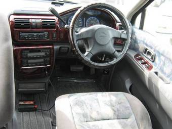 1999 Nissan R~nessa Images