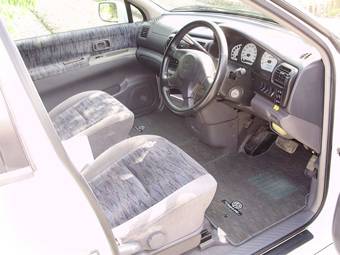 1999 Nissan R~nessa Photos