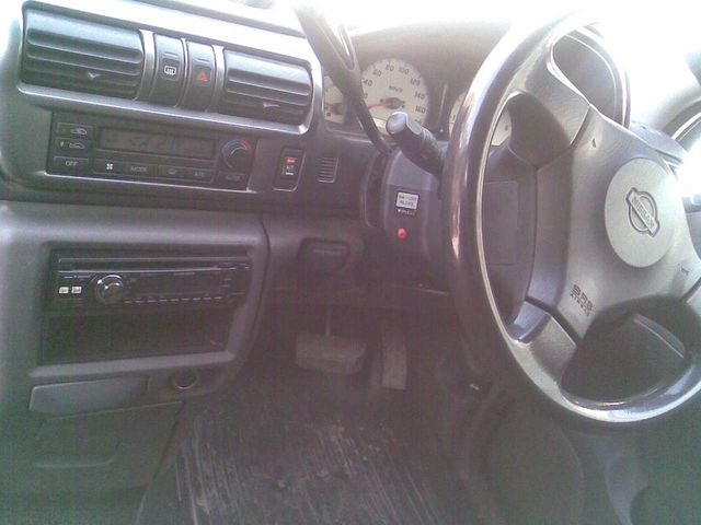 2000 Nissan R~nessa