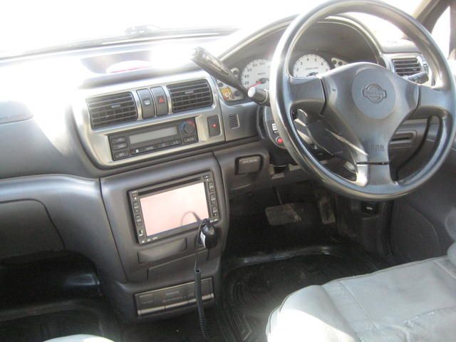 2000 Nissan R~nessa