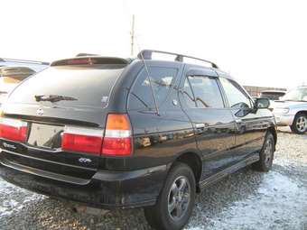 2000 Nissan R~nessa Pictures