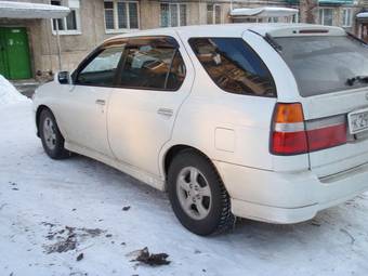 2000 Nissan R~nessa Pictures