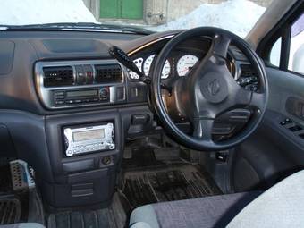 2000 Nissan R~nessa Pics
