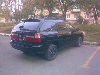 2000 Nissan R~nessa Pictures