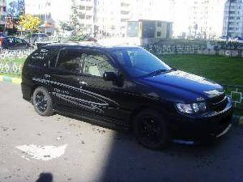 2000 Nissan R~nessa Pictures