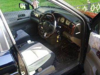 2000 Nissan R~nessa Photos