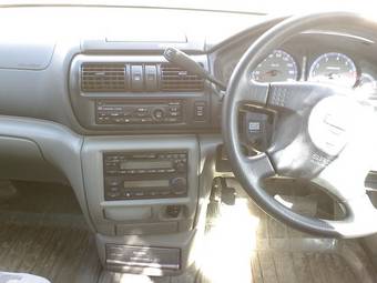 2000 Nissan R~nessa Photos