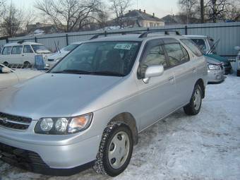 2000 Nissan R~nessa Pictures