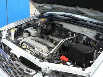 2000 Nissan R~nessa Photos