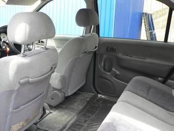 2000 Nissan R~nessa Pictures