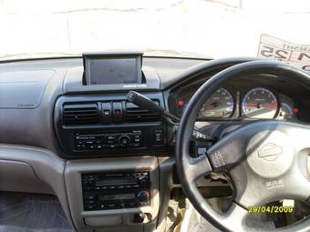 2000 Nissan R~nessa Photos