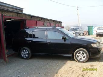 2000 Nissan R~nessa Pictures