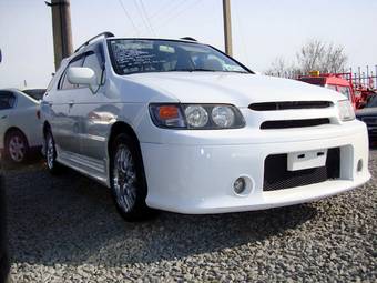 2000 Nissan R~nessa Pictures