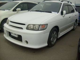 2000 Nissan R~nessa Photos