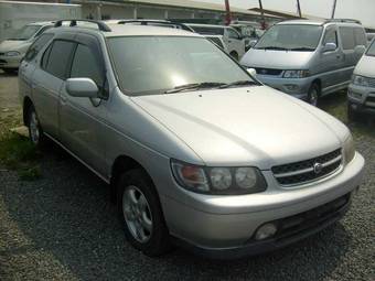 2000 Nissan R~nessa Photos