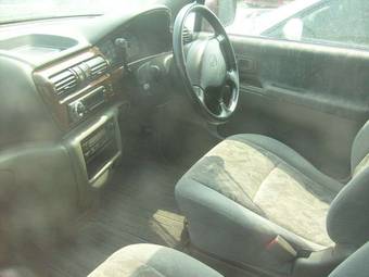 2000 Nissan R~nessa Photos