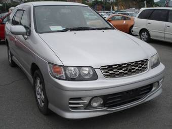 2000 Nissan R~nessa Images