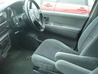 2000 Nissan R~nessa Pics