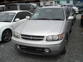 2000 Nissan R~nessa Photos