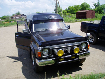 1995 Nissan Safari Photos