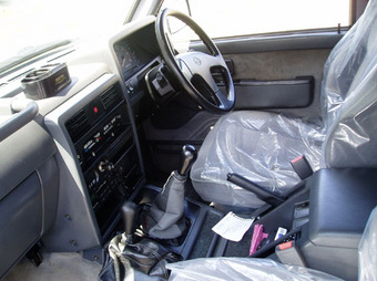 1995 Nissan Safari Photos