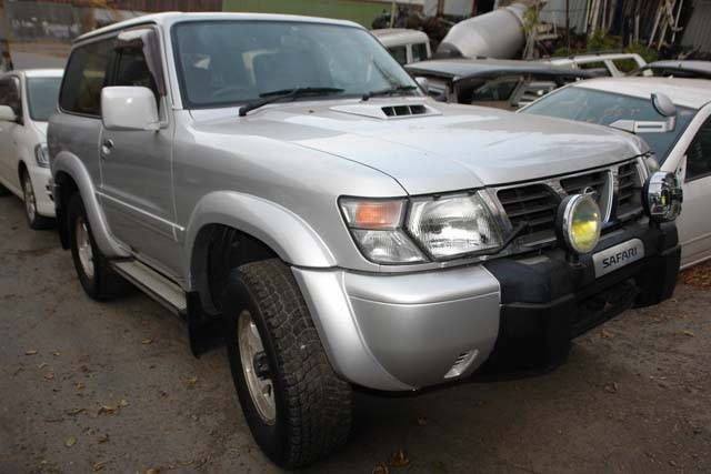 1998 Nissan Safari