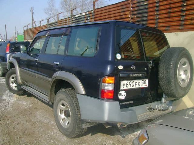 1998 Nissan Safari