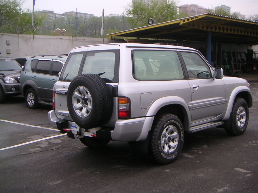 1998 Nissan Safari Photos