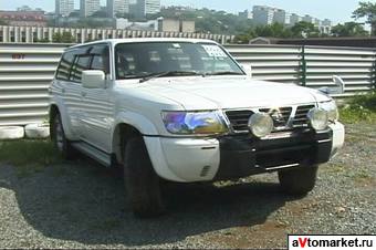 1998 Nissan Safari Photos