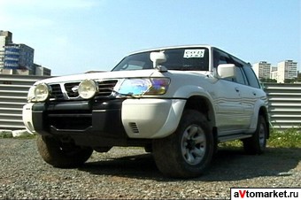 1998 Nissan Safari Photos