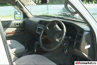 1998 Nissan Safari Photos