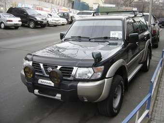 1998 Nissan Safari Photos
