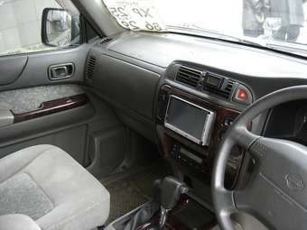 1998 Nissan Safari Pictures