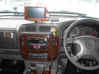 1998 Nissan Safari Pictures