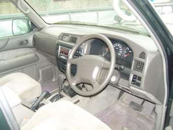 1998 Nissan Safari Photos