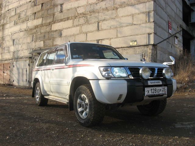 1999 Nissan Safari