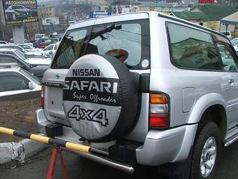 1999 Nissan Safari Images