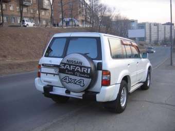1999 Nissan Safari Pictures