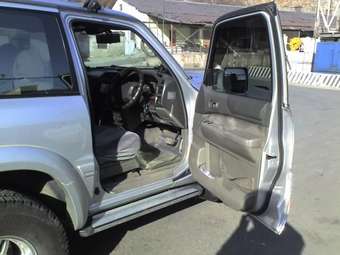 1999 Nissan Safari Pics