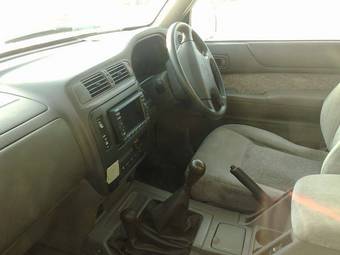 1999 Nissan Safari Pictures