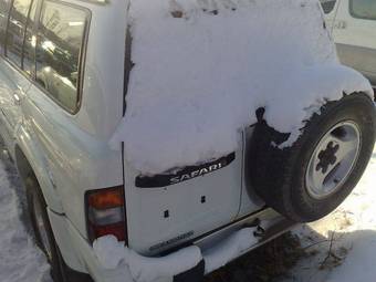 1999 Nissan Safari Pics