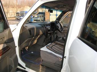 1999 Nissan Safari Pictures