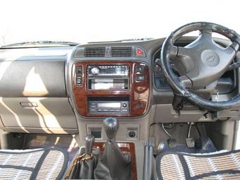1999 Nissan Safari Photos