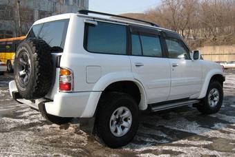 1999 Nissan Safari Photos