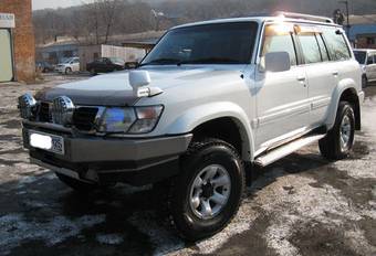 1999 Nissan Safari Images