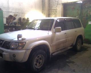 1999 Nissan Safari Pictures