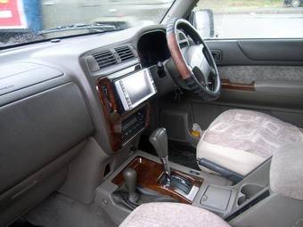 1999 Nissan Safari Images