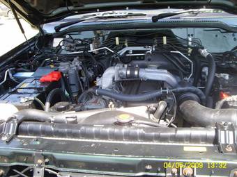 1999 Nissan Safari Images